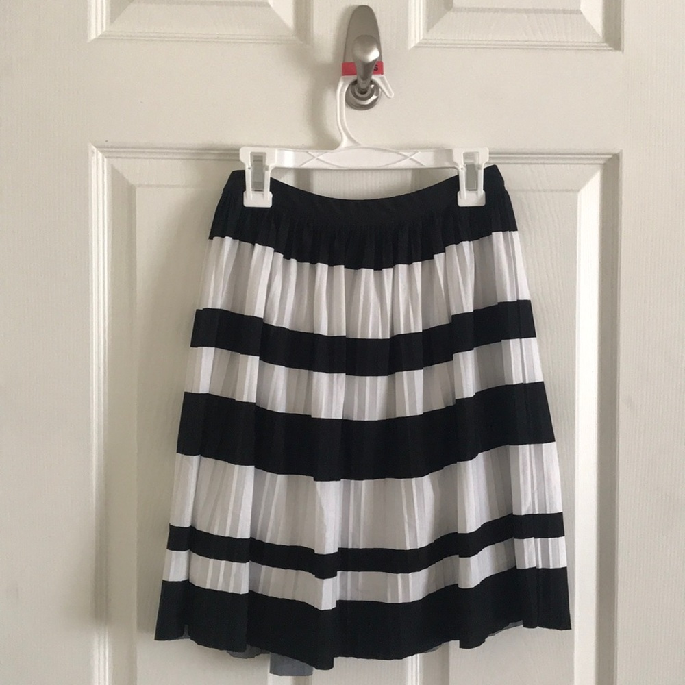 Pleated H&M skirt